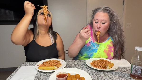 Eating/Mukbang