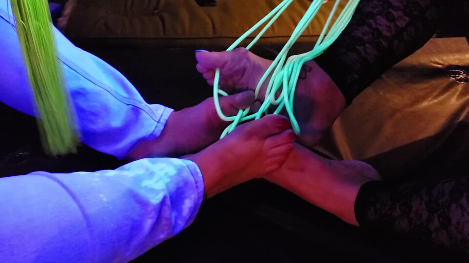 Footsie and Rope Play with Tabby Kat